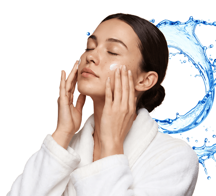 nő, aki Collagen Renew Face Cream krémet visz fel