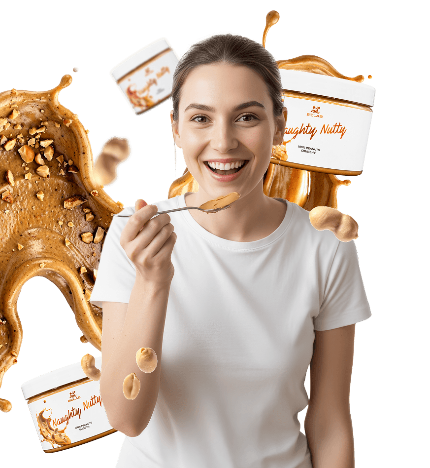 Mosolygó nő NN mogyorópasztáját kóstolja